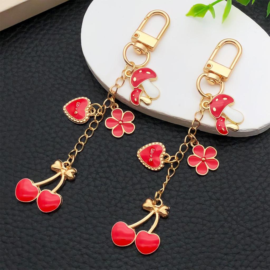 Europäisch-Amerikanischer Stil Roter Pilz Herz Tropföl Schlüsselanhänger Anhänger