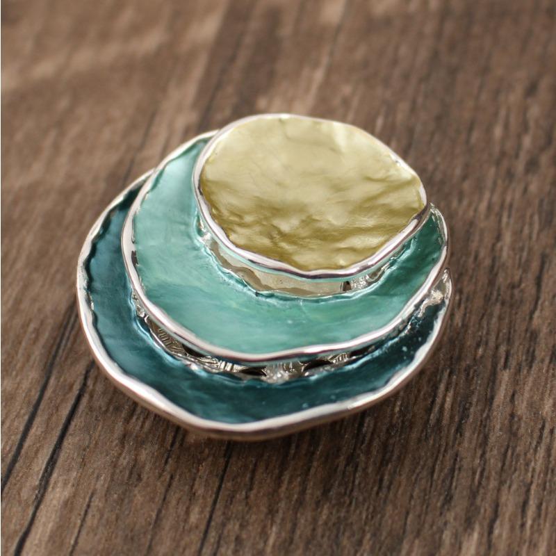 Heiß verkaufende emailierte geometrische Blume magnetische Brosche, modische kreative Blumenbrosche für Damen