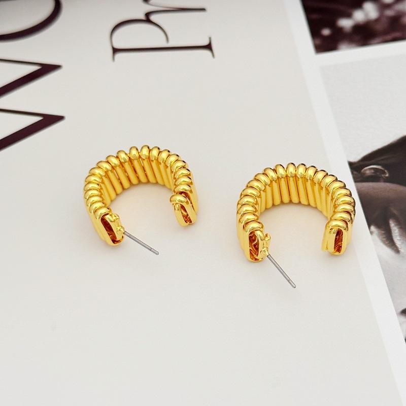 Trendy C-Shaped Women'S Earrings, Line Spring, Light Luxury Design Stud Earrings