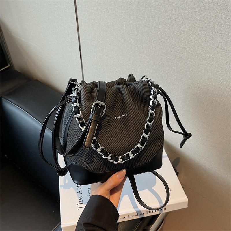 

High-end bucket bag women s new niche design fashionable versatile chain shoulder messenger bag чёрный