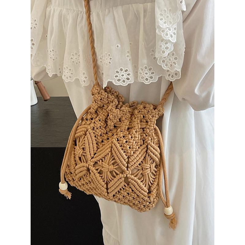 Woven bag large capacity women's new fashion versatile seaside messenger bag niche design trend tote bag