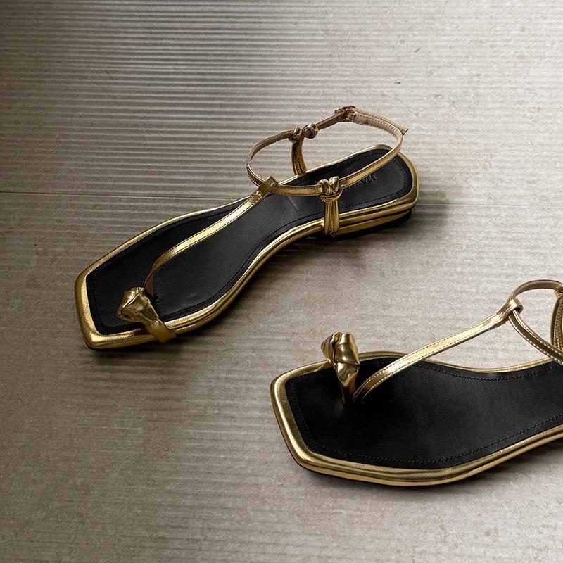 

French flat heel set toe square head cool slippers women s outer wear 2025 summer new temperament with skirt silver Roman sandals 39 золотой