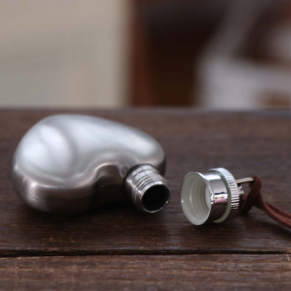 Portable Mini Heart Hip Flask Food Grade Stainless Steel 1 Oz Wine Pot Leakproof Wine Flask Pendant Spirits