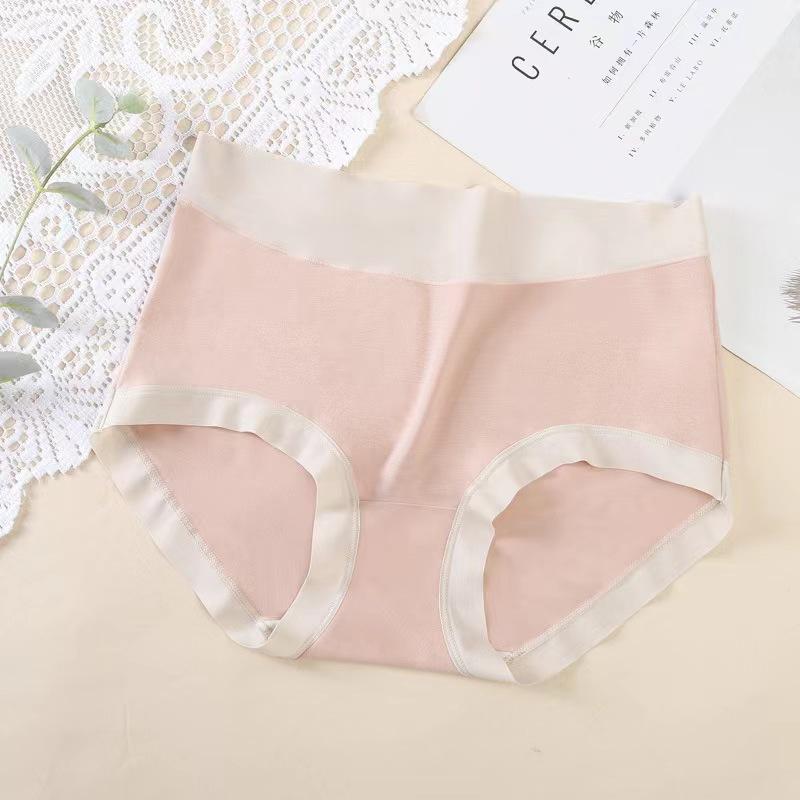 Medium High Waisted Women's Underwear Made of Seamless Silk Antibacterial Knickers Crotch Breathable Comfortable with A Naked Feel