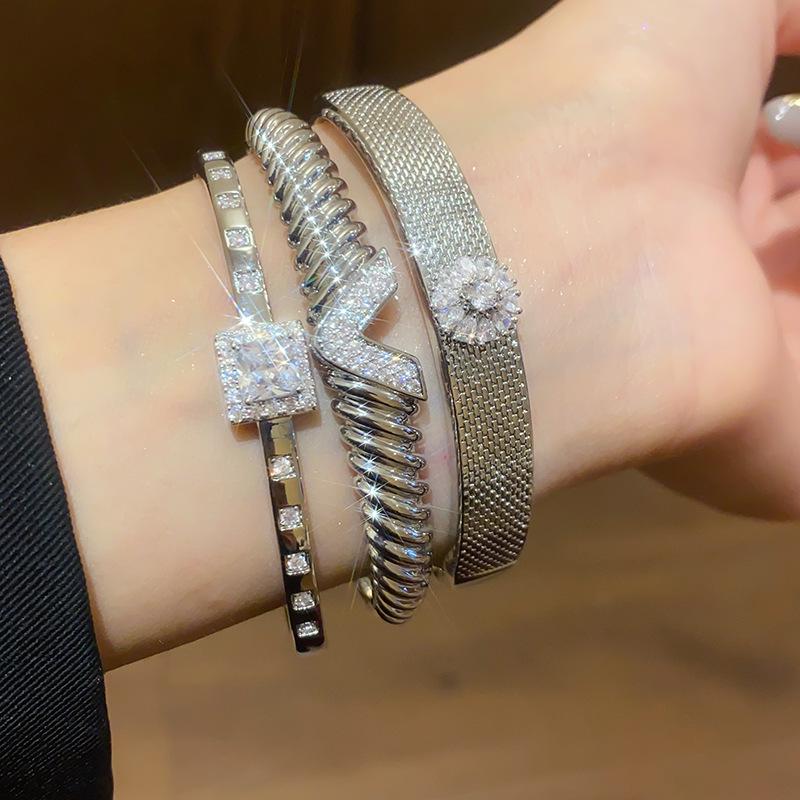 18K Gold Plated Zircon Flower Bangle - European & American Trend, Light Luxury Fashion Bracelet for Women