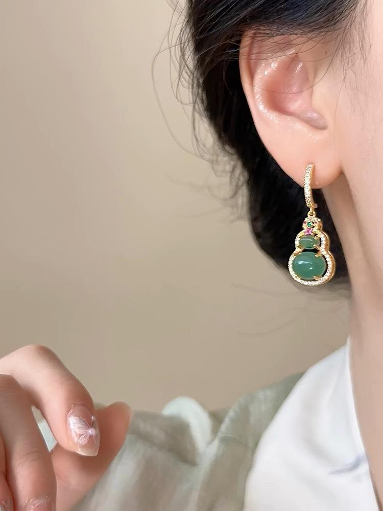 New Chinese-style pink gourd ear clips without ear piercings, fashionable retro ear buckles, long earrings, high-end mosquito coil disc earrings.
