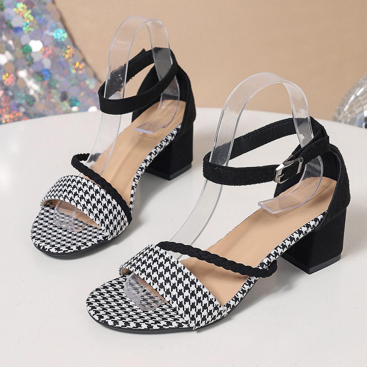 

Летние новые женские босоножки с широким круглым носком и блочным каблуком — один ремешок с пряжкой, мягкая пена с эффектом памяти и нескользящая резиновая подошва 42