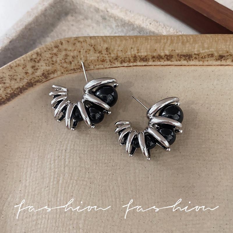 

Maillard tiger s eye stone gradual change spring C-type stud earrings women s European and American niche design high-end unique earrings earrings