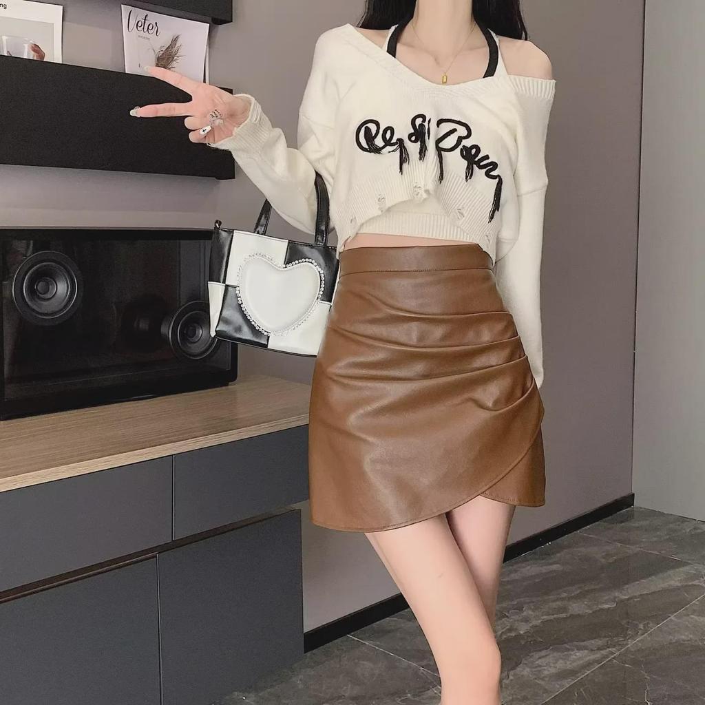 High-Waist Black PU Leather Pleated Skirt for Women - Korean Style Autumn/Winter A-Line Skirt with Anti-Exposure Design.