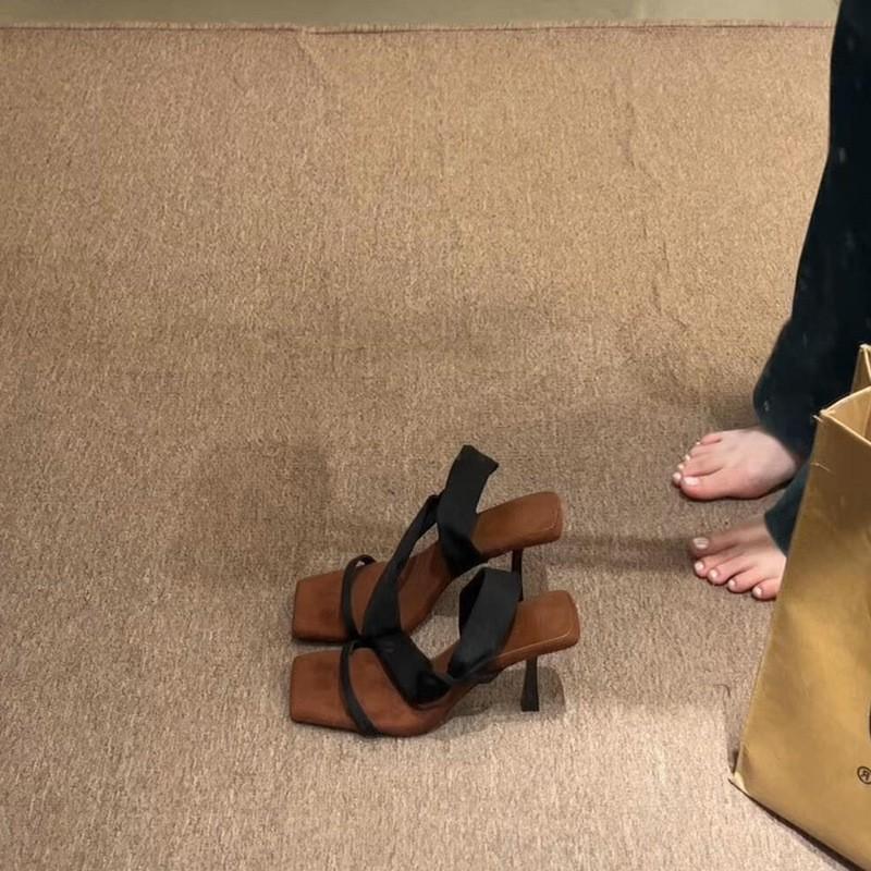 Open-toed word with beautiful sandals women's summer wear temperament high-heeled slippers cool slippers