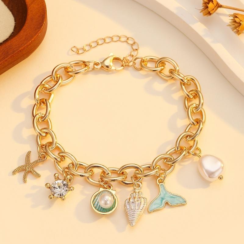 Luxury-lite Plastic Bracelet with Curved Metallic Texture, A Unique Design for Fashionable Jewelry.