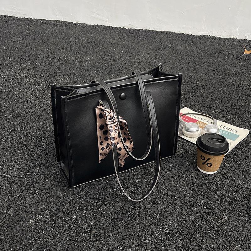 

Women s 2025 High-End Retro Tote Bag - Large Capacity, Single Shoulder, Autumn/Winter Fashion