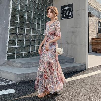 Sommer neues Kleid großes Schwingkleid Damen Blumen Chiffon V-Ausschnitt Abstraktes Design Dreiviertelarm Hohe Taille Langes Kleid