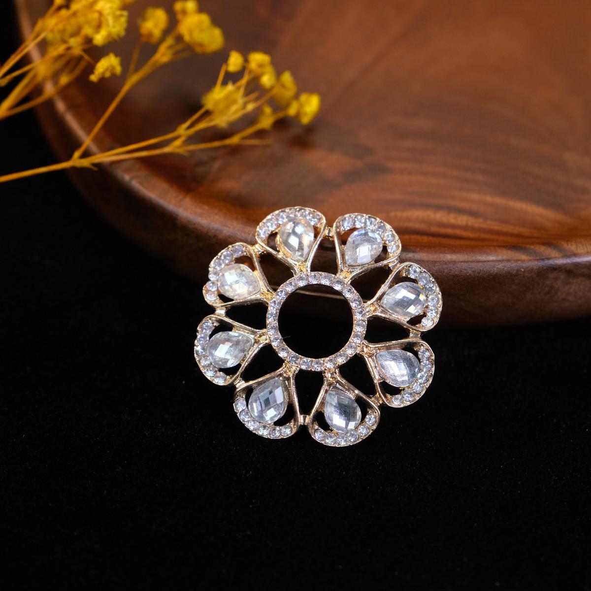 

Елегантна брошка зі стразами: Високоякісна японська та корейська мода кришталева шпилька для шарфа для жінок