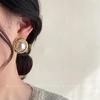 Boucles d'oreilles médiévales vintage à perles: Design rétro à l'huile coulée avec une touche haut de gamme et une personnalité unique