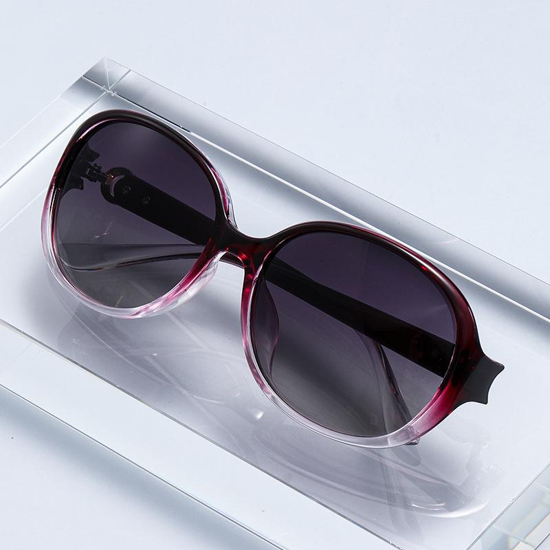 Women Oval UV400 Sunglasses Fashionable UV Resistant Shades for Travel Beach Stage Performances