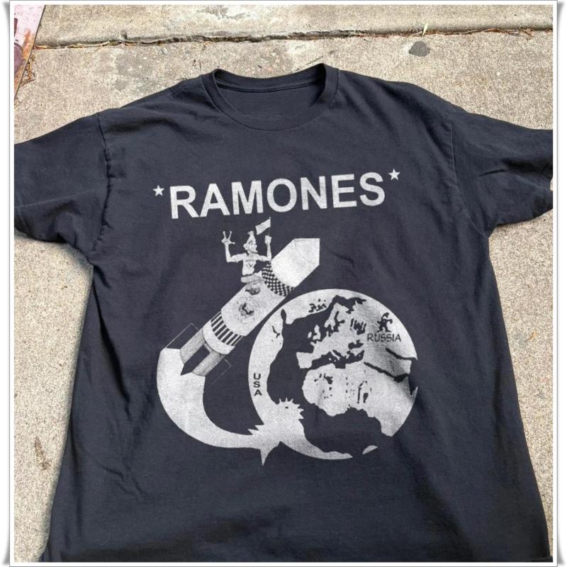 Ramones Rocket to Russia T-shirt, Unisex Black T-shirt All Size S To 4XL New Spring/Summer Arrivals