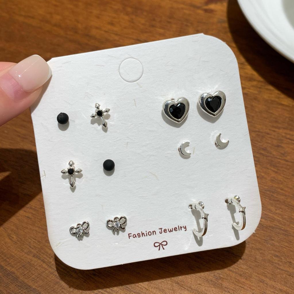 Set Cercei Stud Gotic Punk cu Cruce de Diavol pentru Femei - Design Dulce, Cool și Picant