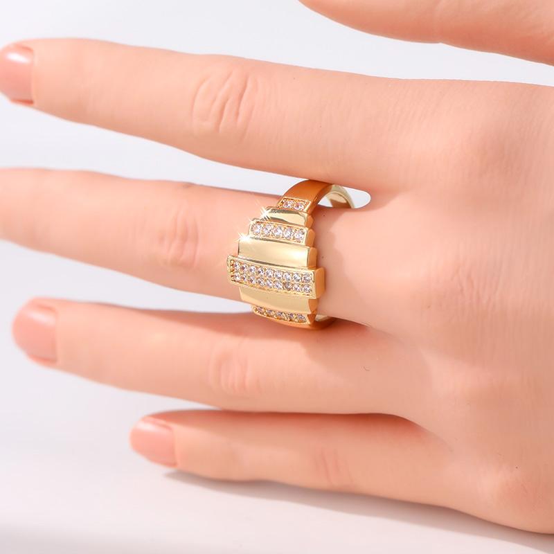 Vintage Inlaid White CZ Women's Ring Dazzling Gold Color Hand Carving Daily Wear Party Jewelry Anniversary Gift