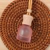 1 Stück nachfüllbare Auto ätherisches Öl Diffusor Flasche 11 ml Leerer Auto Lufterfrischer Anhänger Parfüm Glasflasche mit Holzkappen