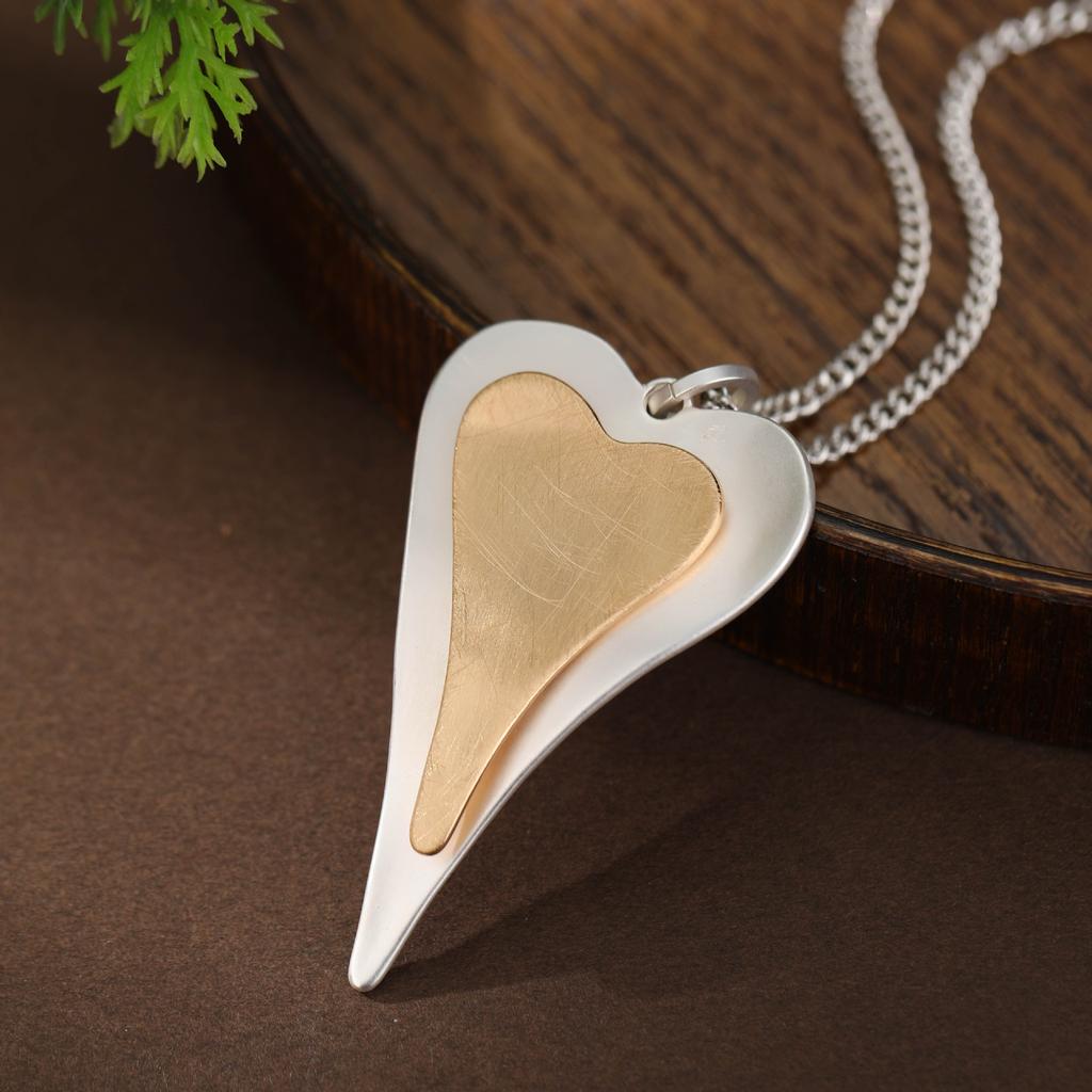 New double-layer three-dimensional brushed love pendant, women's fashion high-end heart-shaped versatile necklace