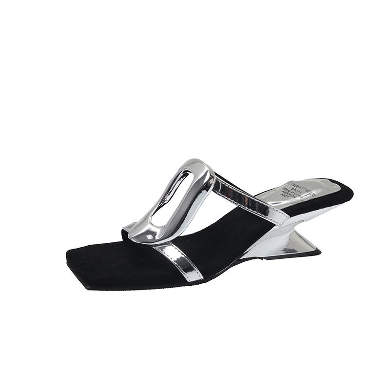 

Модные летние новые модные сандалии с квадратным носком и металлической пряжкой, темпераментные сандалии на танкетке и высоком каблуке для женщин 40 серебряный