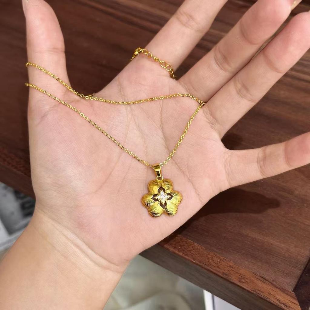 Douyin Live Broadcast Hollow Brushed Four-leaf Clover Pendant Necklace Female High-end Court Style Clover Collarbone Chain