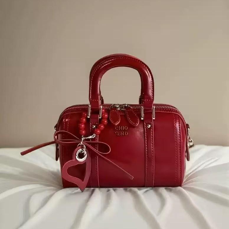 

2025 Красная Сладкая Сумка-Подушка: Женская сумка через плечо и кроссбоди в стиле хай-энд 18x10x13 cm красный/вишня