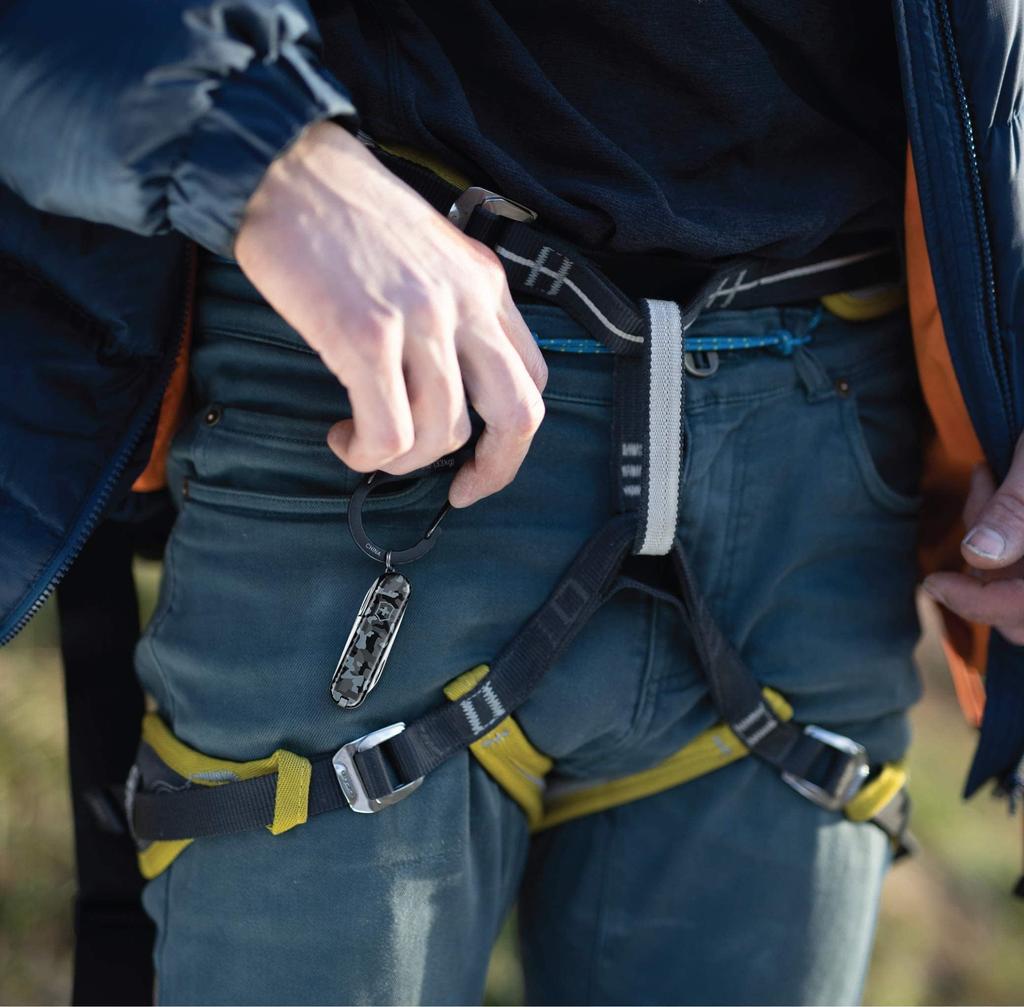 VICTORINOX Classic SD Navy Camouflage Kleines Schweizer Taschenmesser Messer Outdoor Camping Schere Schlitzschraubendreher und Nagelfeile Swiss Made mit 7