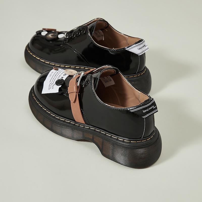 Mocassins Mary Jane de Design Nicho com Sola Grossa Bosi 2025 para Mulher