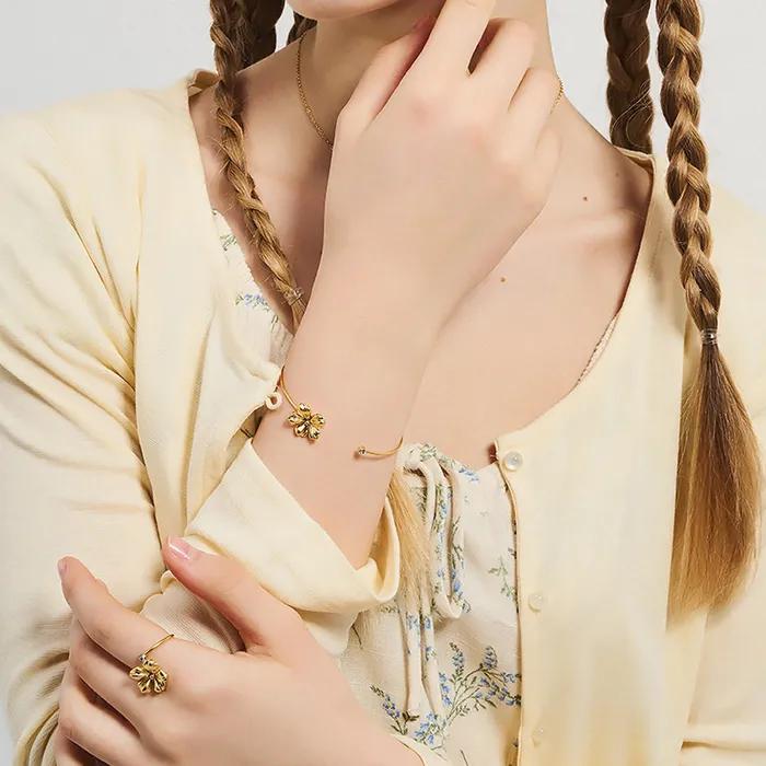 Rosie Mini Flower Bracelet