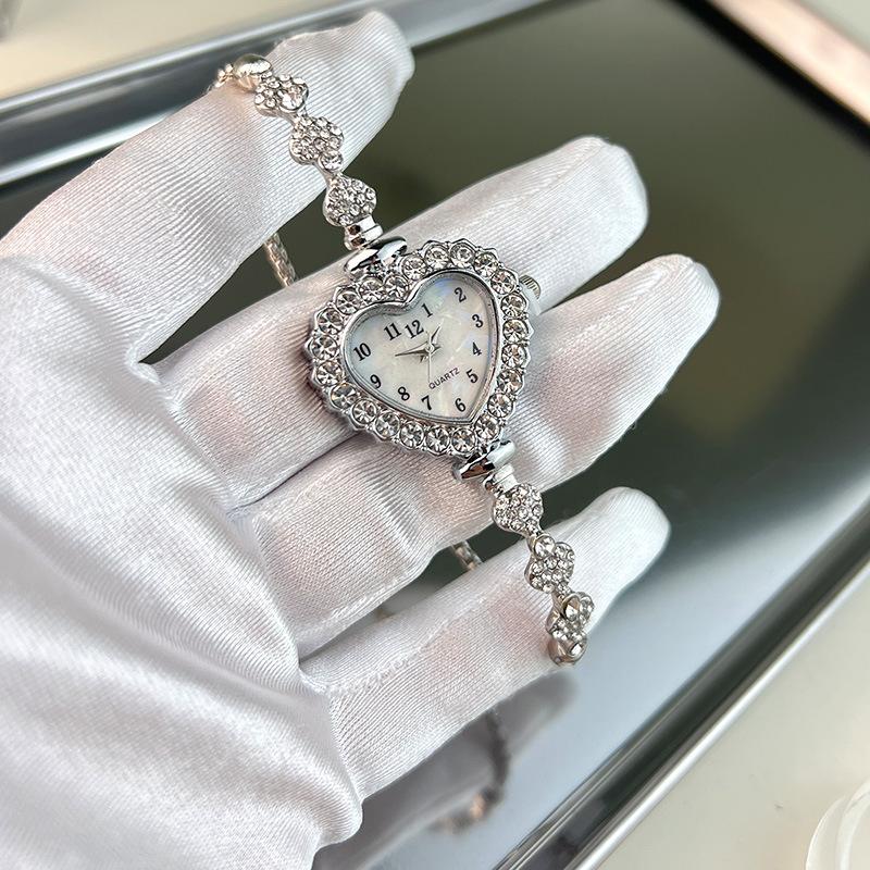 Elegant Quartz Watches Heart Rhinestone Diamond Studded Watch Strap Women Wristwatch with Adjustable Bracelet Wrist Decoration