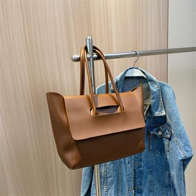 Retro Niche Bag Women's 2025 New Fashionable Large-capacity Portable Shoulder Bag Simple Commuter Tote Bag