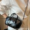 2025 fashion temperament shoulder messenger bag women's new trendy retro bowling bag foreign style portable commuter bag tide
