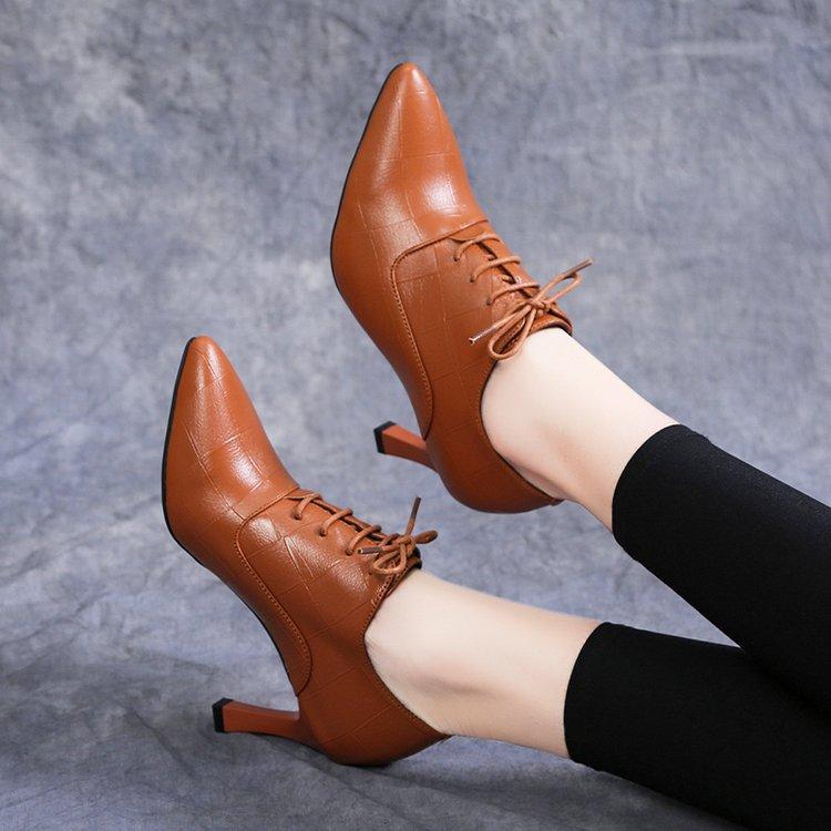 

Women s shoes 2025 autumn new deep-mouth single shoes embossed plaid leather shoes pointed fashion British high heels and bare boots 40 світло-коричневого кольору