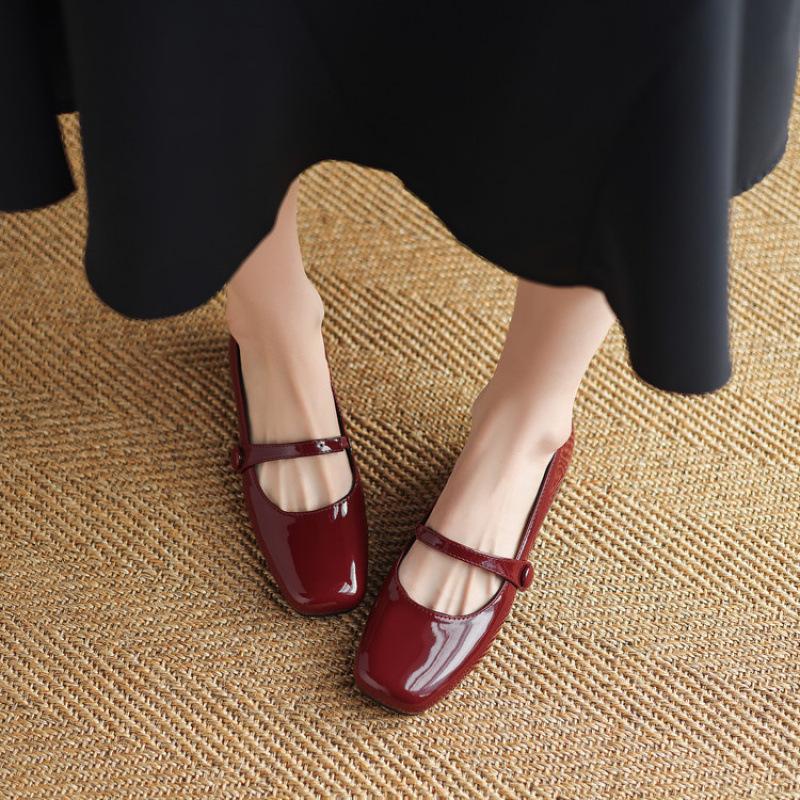 New Women's Leather Shoes Low-heeled Casual Flats Women's Rubber Soft-soled Black Women's Single Shoes Square Head Patent Leather Square Heel