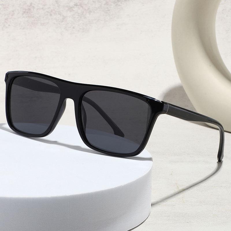 Men's High-End Retro Polarized Sports Sunglasses for Driving, Fishing, and Cycling.