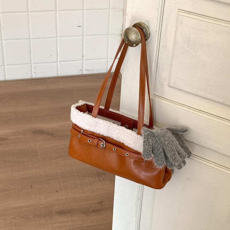 

Plush bag splicing design armpit bag autumn and winter new belt-type portable shoulder bag women