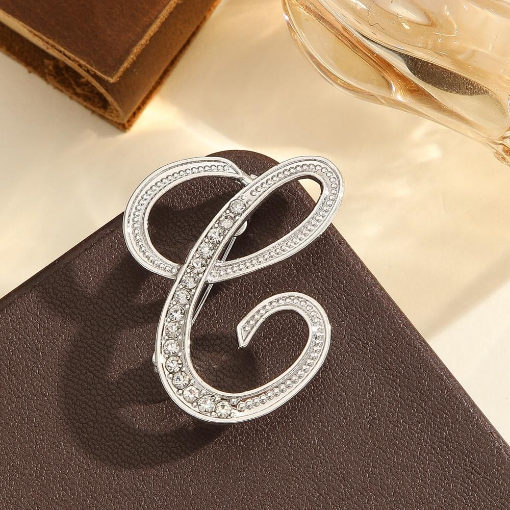 Spilla di Diamanti con 26 Lettere Inglesi Spilla Corsage in Metallo con Strass da Donna per Abbigliamento Zaino Sciarpa e Accessori Spille