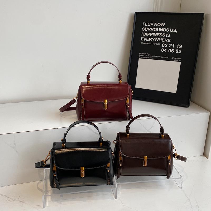 Retro Portable Small Square Bag Women's 2025 New Trendy Autumn and Winter Fashion Korean Niche Design Shoulder Messenger Bag