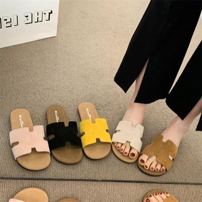 Lässige coole Slipper mit offenen Zehen neue Retro-Schuhe 2025 flach Internet-Prominente Sommerkleidung Ein-Wort-Mode vielseitig Damen