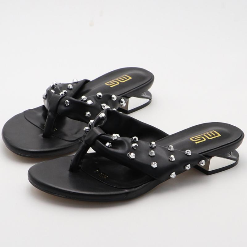Fashion Metal Rivet Round Toe Comfortable Flip Flops Concise Open Toe Designer Flat Shoes Fashion Comfort Non-slip Vacation Beach Shoes