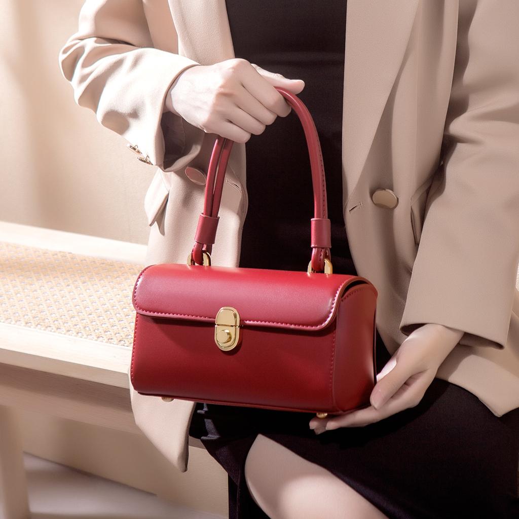 Trendy Red Retro Wedding Bags Are Popular for Women In Their Zodiac Year, Such As Single-shoulder Crossbody Bride Bags