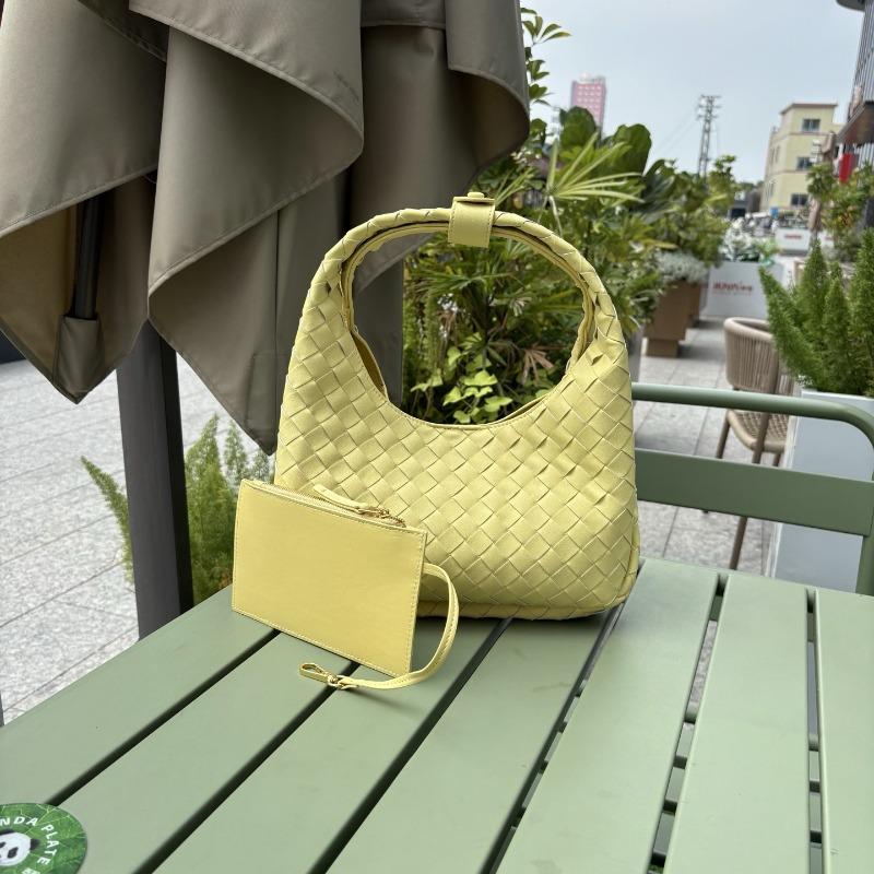 Hot-selling new high-texture cowhide hand-woven handbag large-capacity underarm bag versatile commuter women's bag