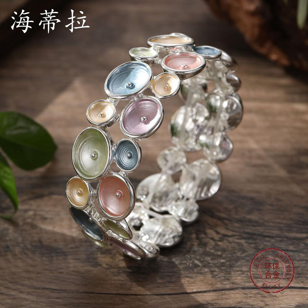 Enamel round flower elastic bracelet, stylish and simple women's round petal zinc alloy hand