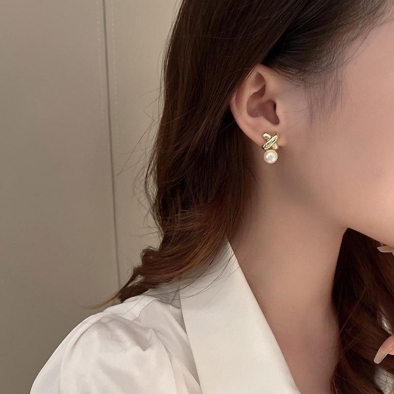 Vintage Cross Pearl Earrings Minimalist Elegant Studs Luxury High-End Jewelry for Women