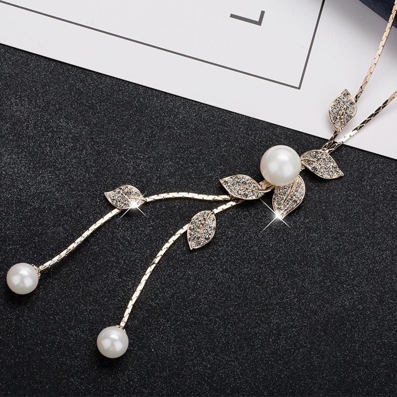 

Korean Leaf Glamorous Necklace With Luxe Alloy And Elegant Pearl Touches For Stylish Women шампанського
