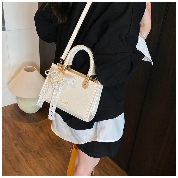 Small Bag Women's Summer Versatile 2025 New Fashion Simple Messenger Bag Portable Small Square Bag