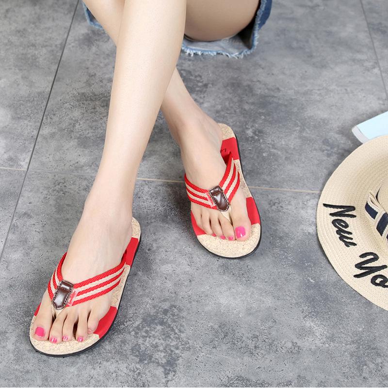 Korean Style Women's Trendy Beach Flip Flops: Fashionable Flat Sandals for New Couples