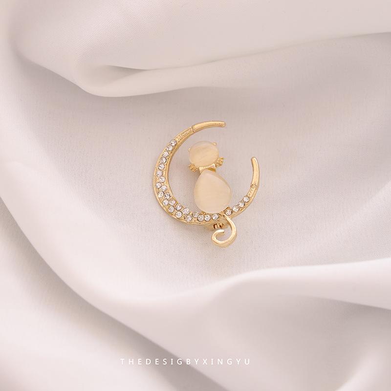 Broche Elegante de Pérola Dourada e Espiga de Trigo: Acessório Versátil e de Alta Qualidade para Mulheres